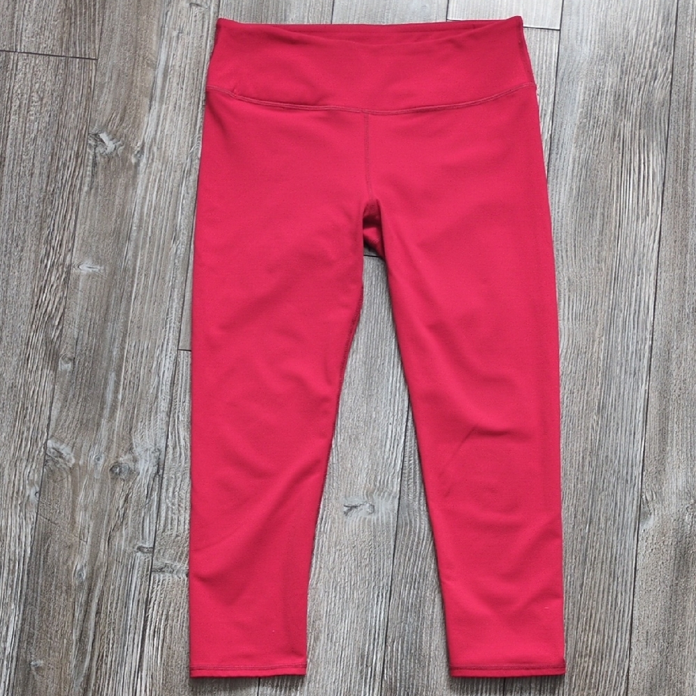 5/$25 Fablectics Red Crop Leggings S